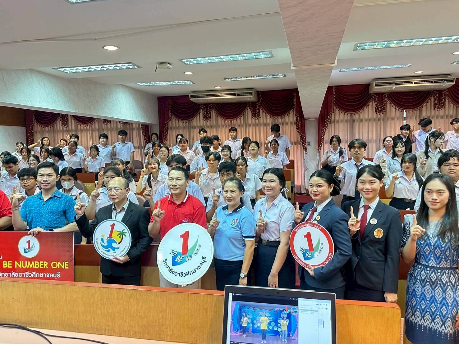 กิจกรรมอบรมการพัฒนาทักษะ แกนนำรุ่นใหม่หัวใจ TO BE NUMBER ONE และหลักการดำเนินงาน ศูนย์เพื่อนใจ TO BE NUMBER ONE ในโครงการรณรงค์ป้องกันและแก้ไขปัญหายาเสพติดอาชีวศึกษาชลบุรี