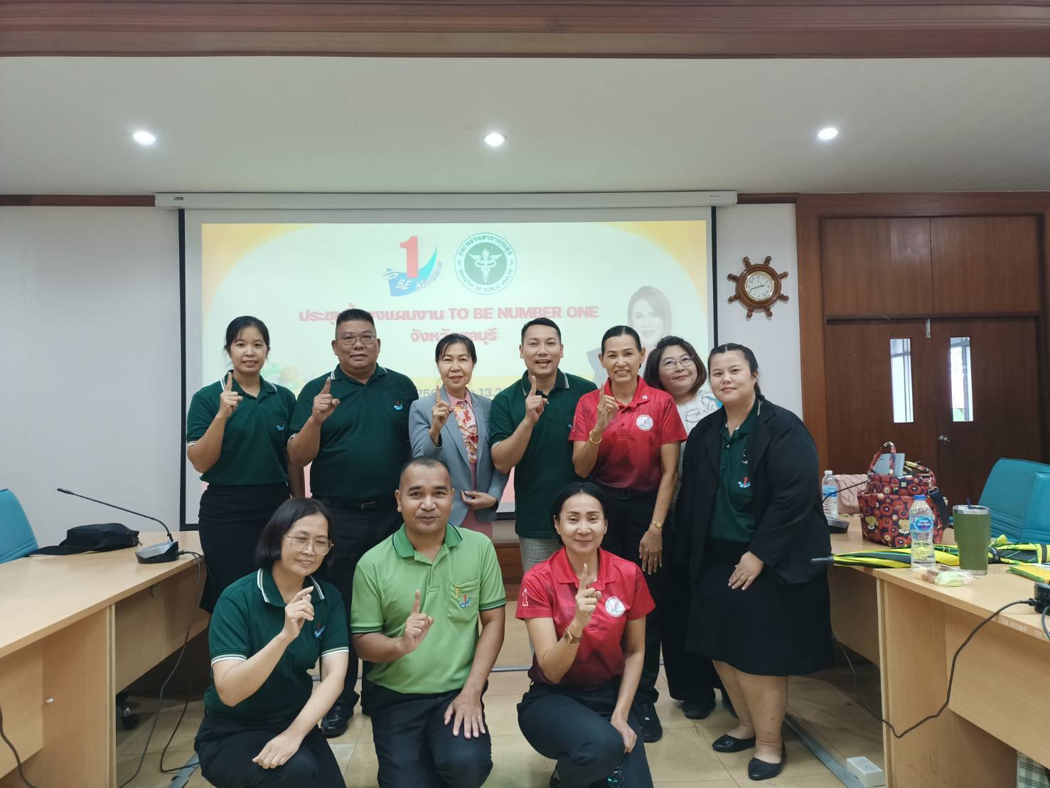 ประชุมชี้แจงแผนงาน TO BE NUMBER ONE โครงการรณรงค์ป้องกันและแก้ไขปัญหายาเสพติด จังหวัดชลบุรี