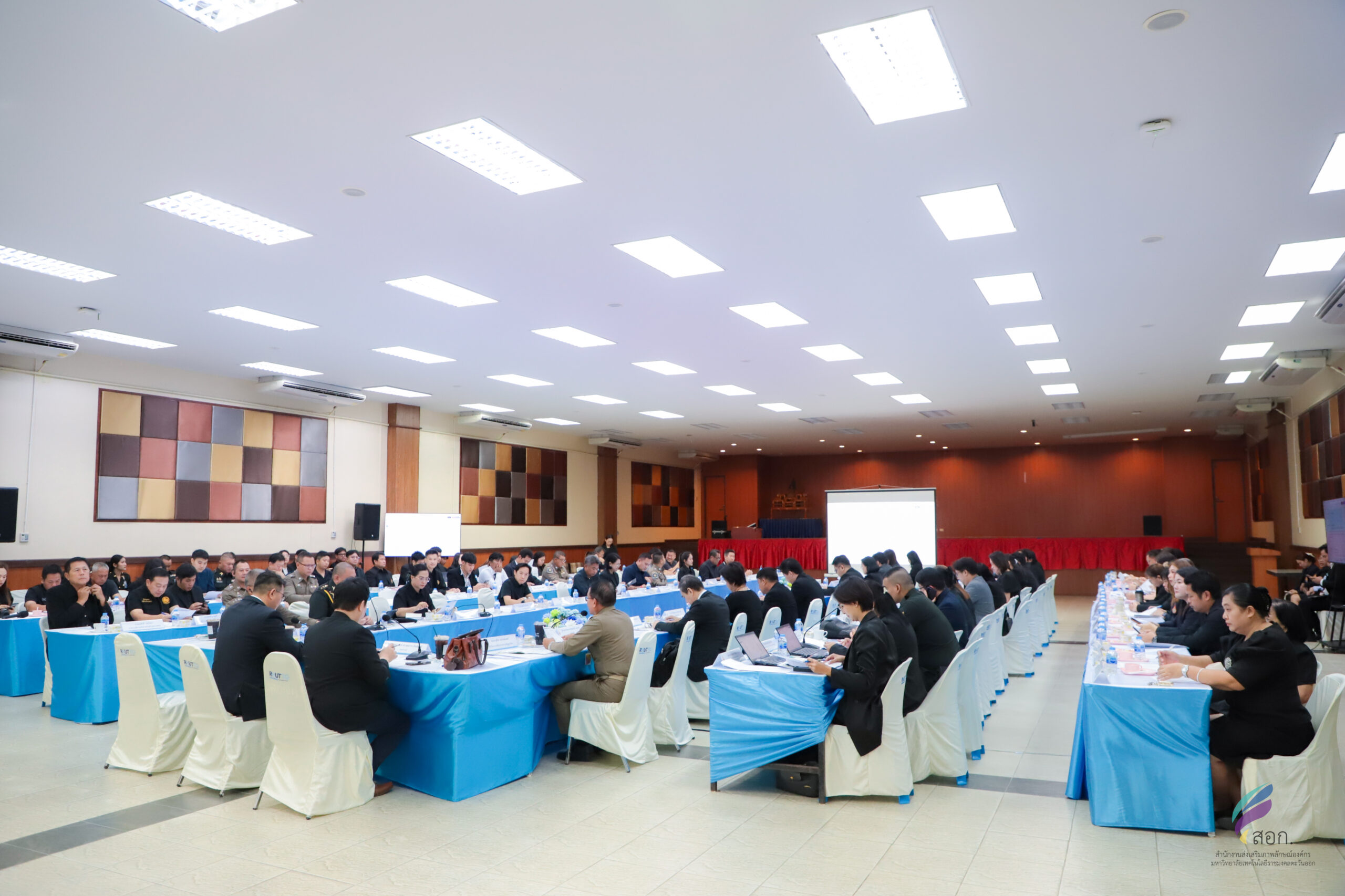 ประชุมแถลงแผนรับผู้แทนพระองค์การเตรียมความพร้อม ของเจ้าภาพ และความพร้อมของส่วนราชการ ในงานพิธีพระราชทานปริญญาบัตรมหาวิทยาลัยเทคโนโลยี ราชมงคลตะวันออก ประจำปีการศึกษา 2567 ครั้งที่ 2/2568